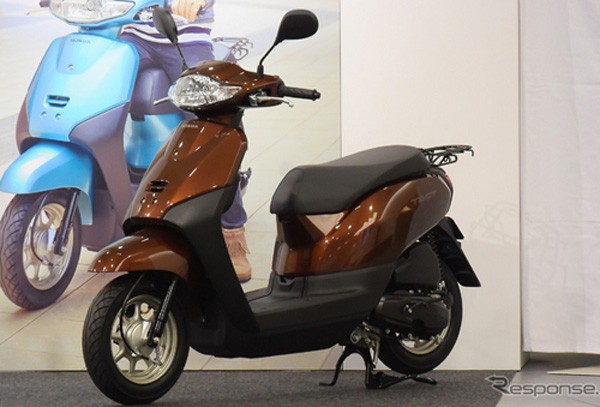 Mẫu  xe ga Honda Tact 50 là mẫu scooter 50 phân khối được bán ra lần đầu tiên từ 16 năm trước tại thị trường Nhật Bản. Với kiểu dáng đơn giản, nhỏ gọn, mức tiêu thụ nhiên liệu thấp, Tact trở thành sự lựa chọn hợp lý cho những quãng đường ngắn.